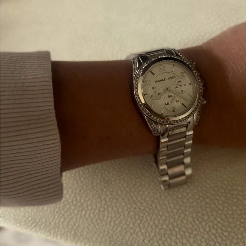 Michael Kors, Women’s Chronograph Silver Dial Crystal Silver Tone Watch - Picture 3 of 3